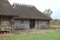 Slawenburg_Gross_Raden_Blockhaus_01.jpg